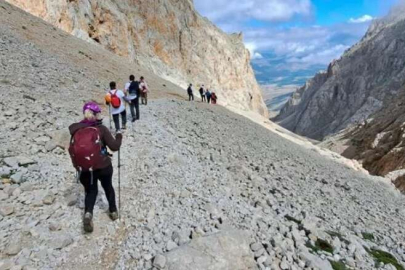 İnegöllü dağcılar eğitim sonrası zirveye yürüdü