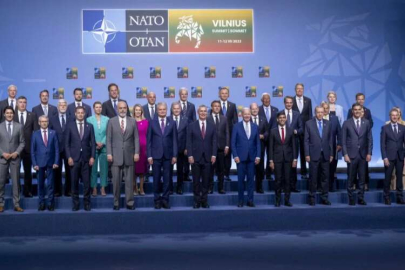 NATO liderlerinden aile fotoğrafı