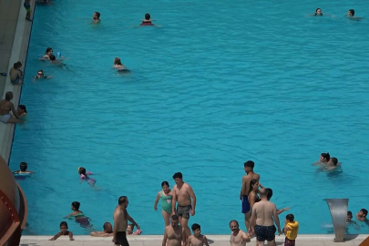 Bursa'nın en sıcak gününde aquaparklar doldu