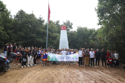  Genci yaşlısı, İnegöl için şehit olanları yürüyerek andı