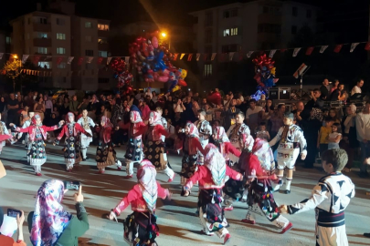 Yıldızlar folklor ekibi festivalin gözdesi oldu