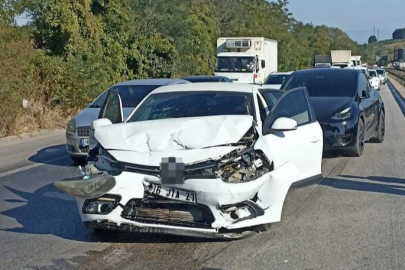 Bursa'da iki otomobil kaza yaptı! 7 kişi yaralandı