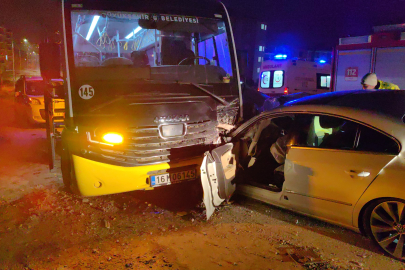 Bursa'da özel halk otobüsü ile otomobil çarpıştı! 9 yaralı