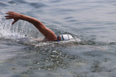 Armutlu'dan Mudanya'ya 12 kilometre yüzdüler