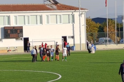 Futbolcu ve taraftarlar ayakta alkışladı