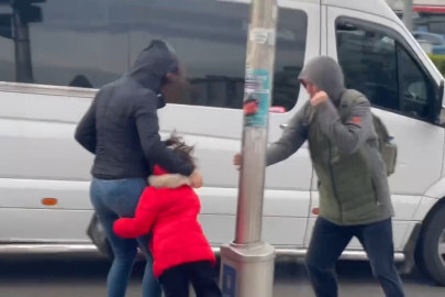 Fırtına Bursa'da adeta insanları uçurdu!