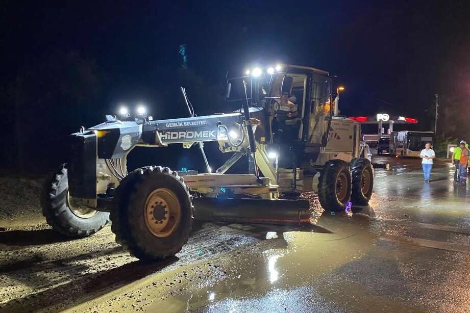 Gemlik’te yağışın etkilerine anında müdahale