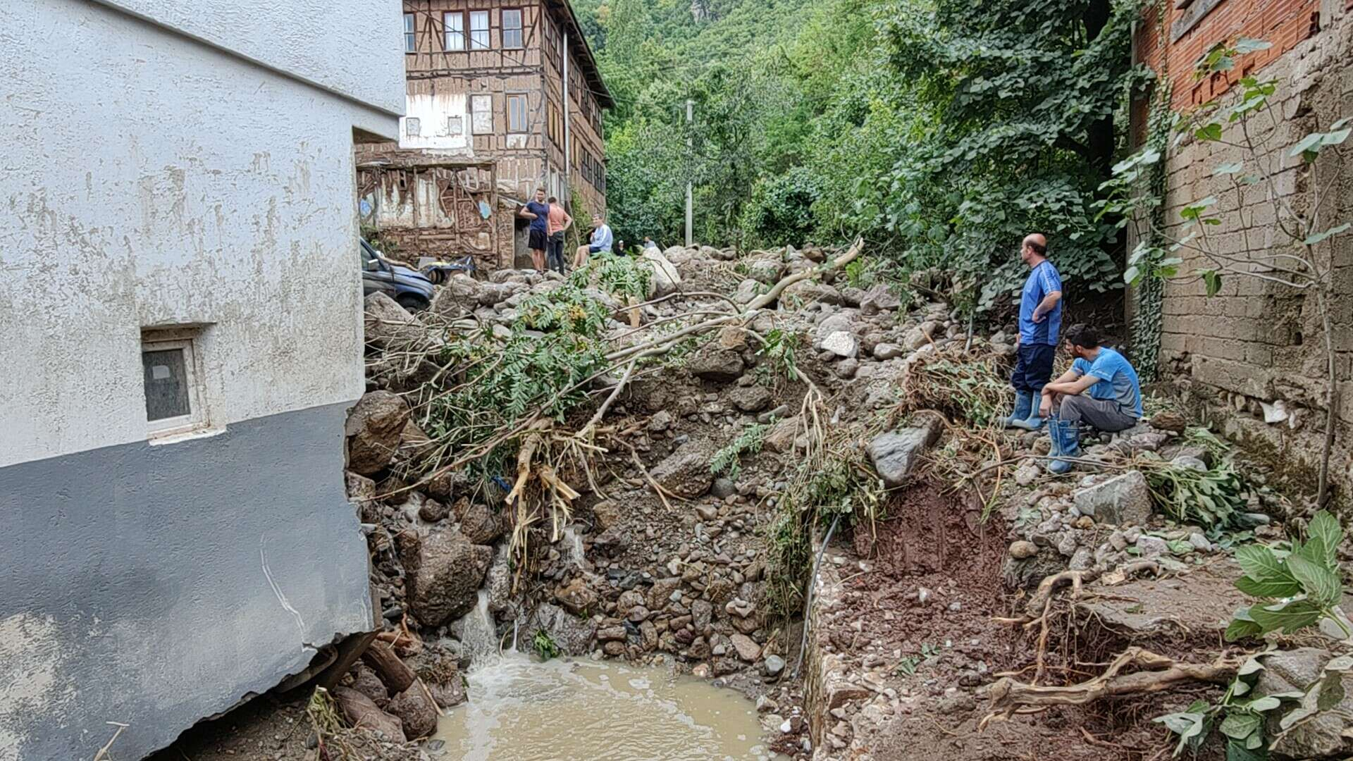 Dere taştı, hayat durdu...Bursa'da selin bilançosu gün aydınlanınca ortaya çıktı