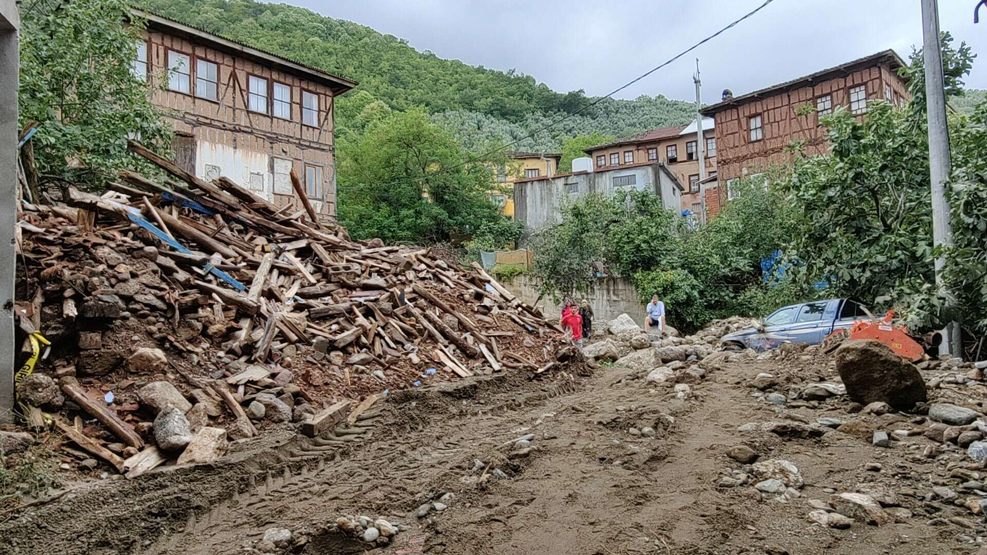 Dere taştı, hayat durdu...Bursa'da selin bilançosu gün aydınlanınca ortaya çıktı