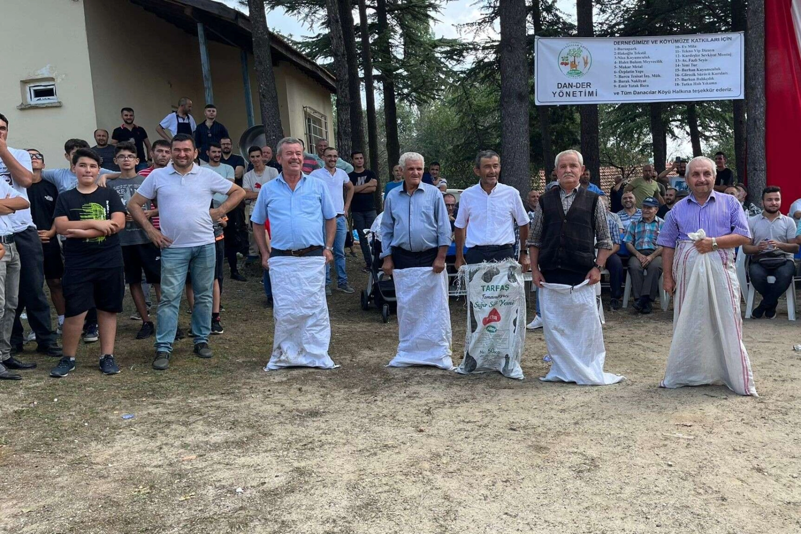 Büyükorhan Danacılar'da yaşlılar kıyasıya yarıştı