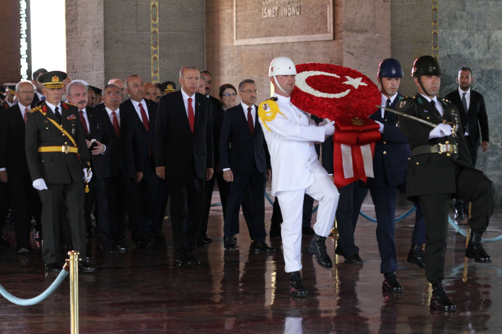 Devlet Erkanı Anıtkabir'de