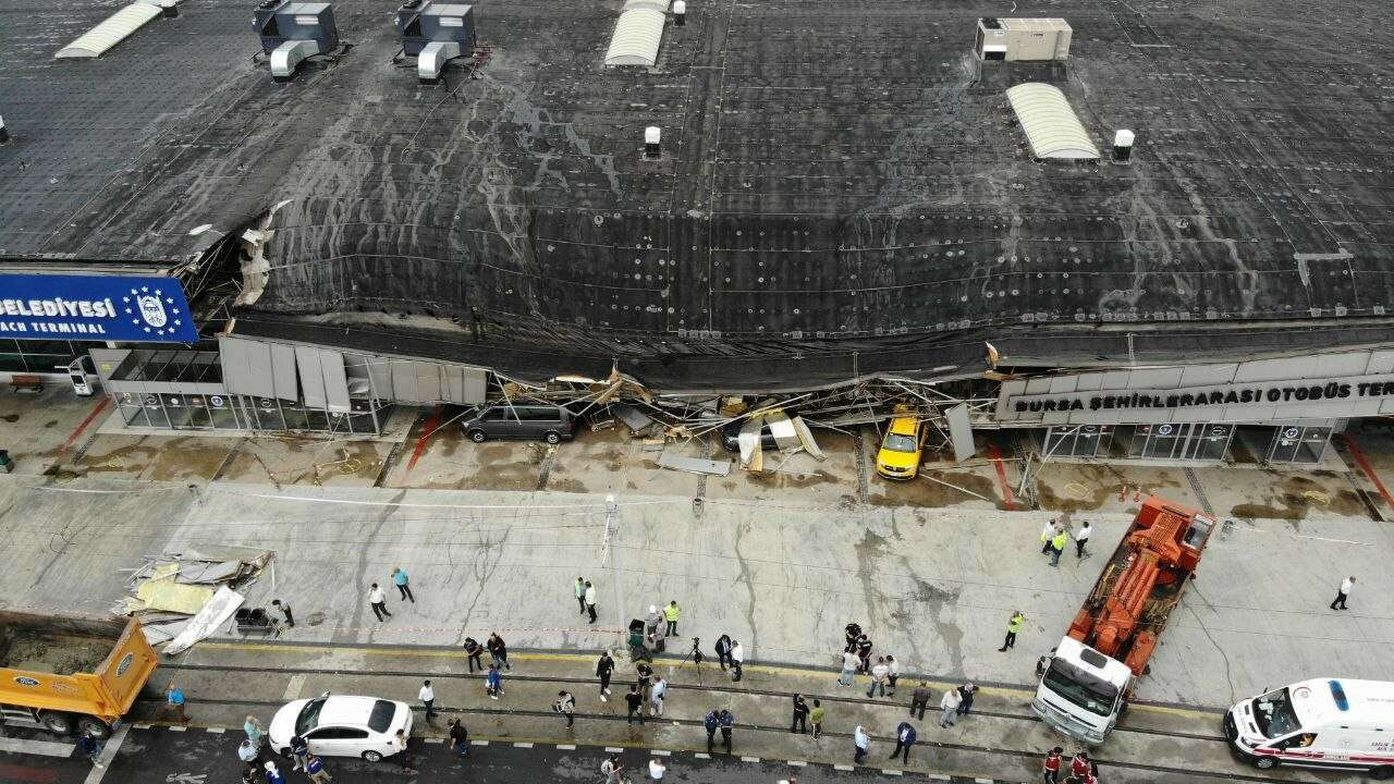 Yıldırım düşmesi sonrası çatısı yıkılan Otobüs Terminali havadan görüntülendi