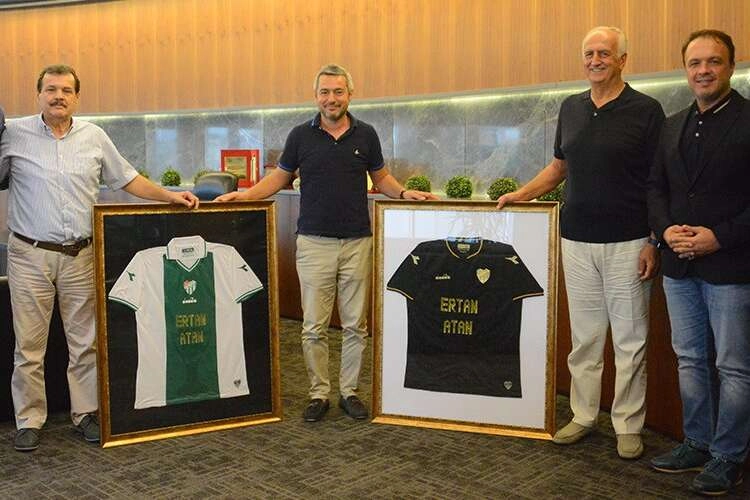 Bursaspor'da Yadigar formalar teslim edilmeye başladı