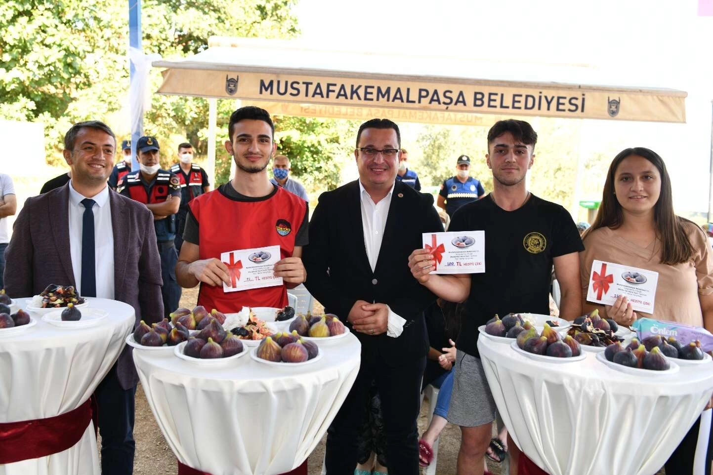 Mustafakemalpaşa'da incirler görücüye çıkıyor