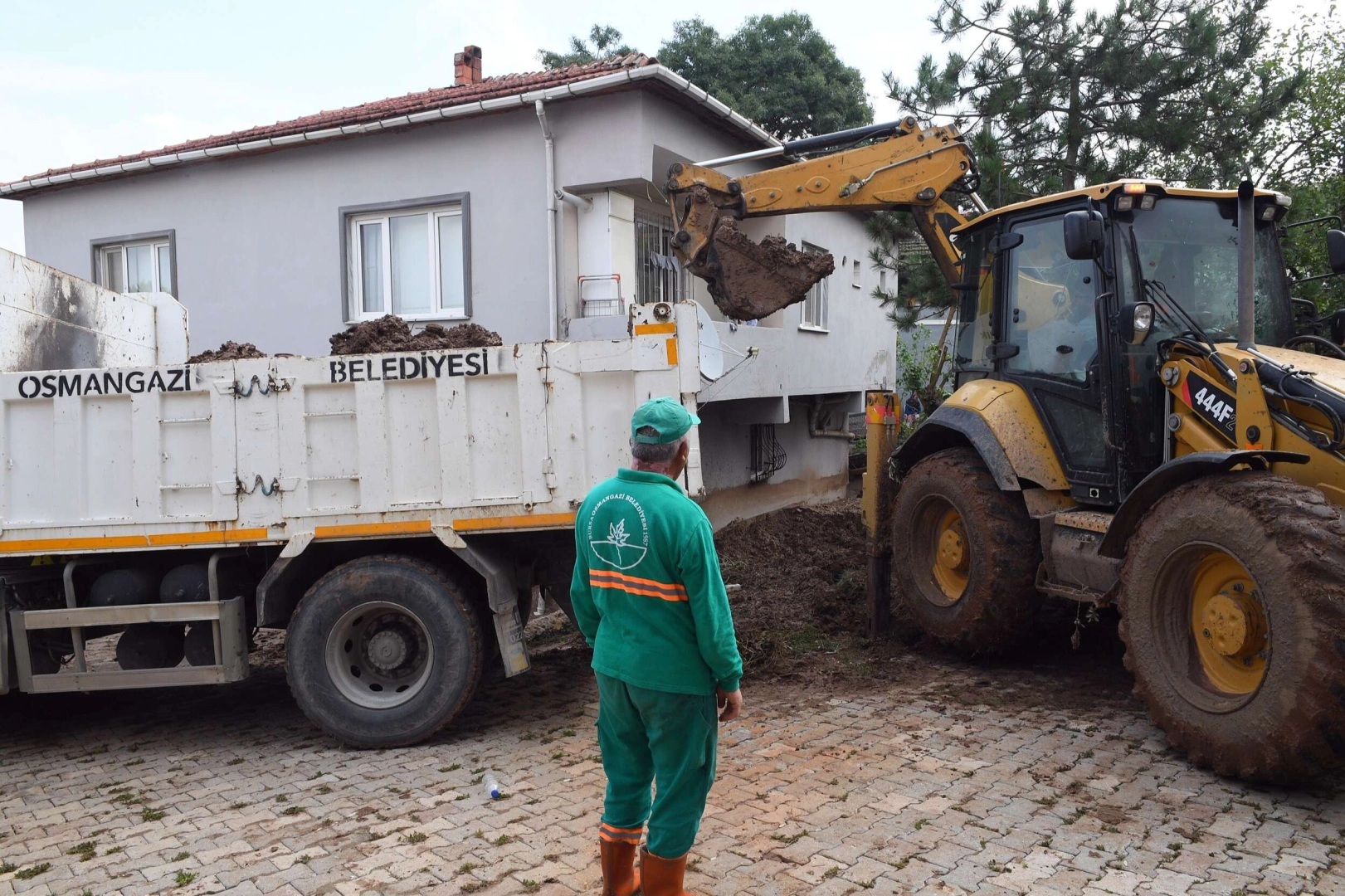 Osmangazi'de felaketin yaraları sarılıyor