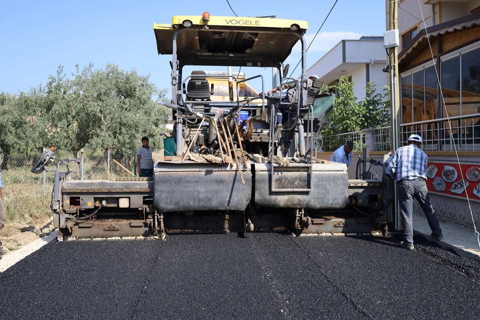 Gemlik Belediyesi ulaşımda kaliteyi asfalt ile arttırıyor