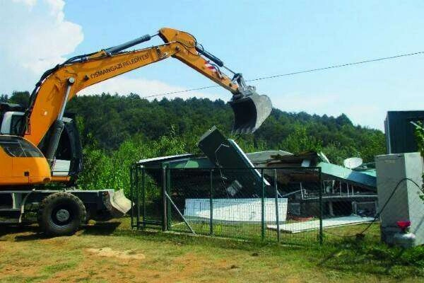 Osmangazi'de 5 'kaçak ev' yıkıldı