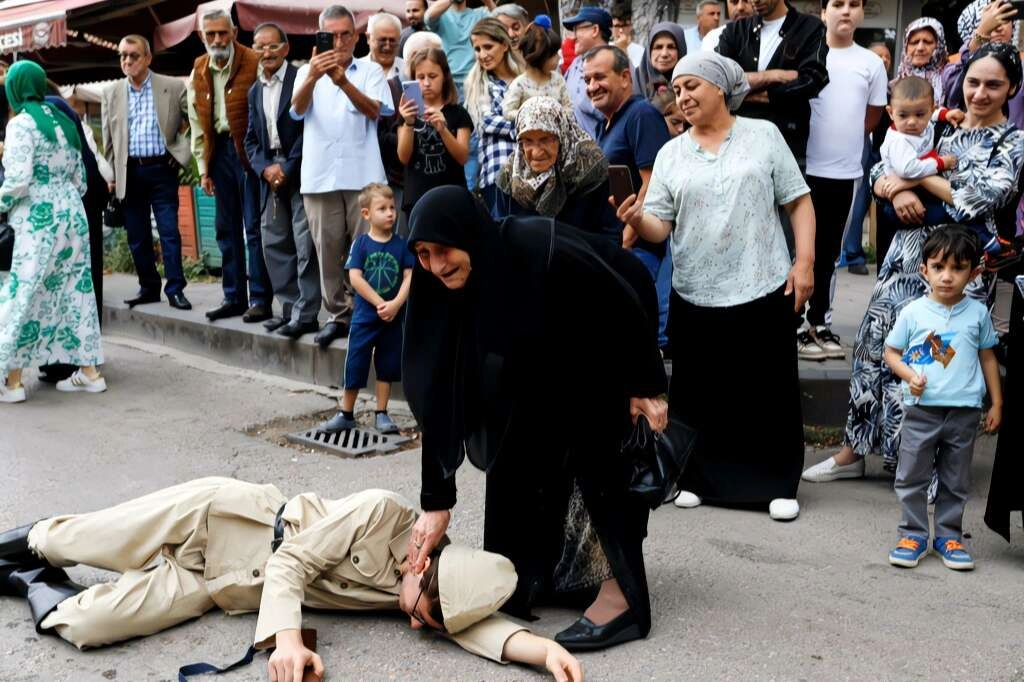 İnegöl'de  asırlık zafer canlandırıldı, vatandaşlar gözyaşlarını tutamadı