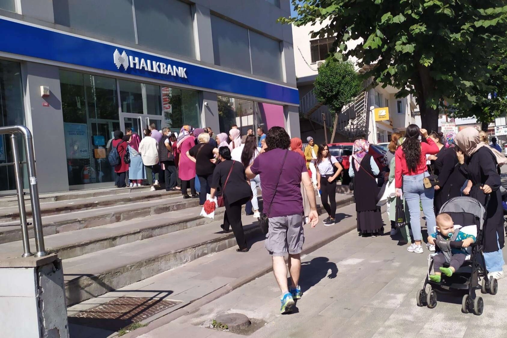 Bankalarda Sosyal Konut Projesi için başvuru yoğunluğu