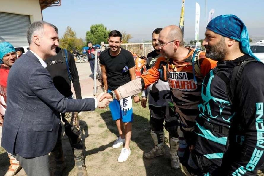 Bursa'da motocross şov nefesleri kesti