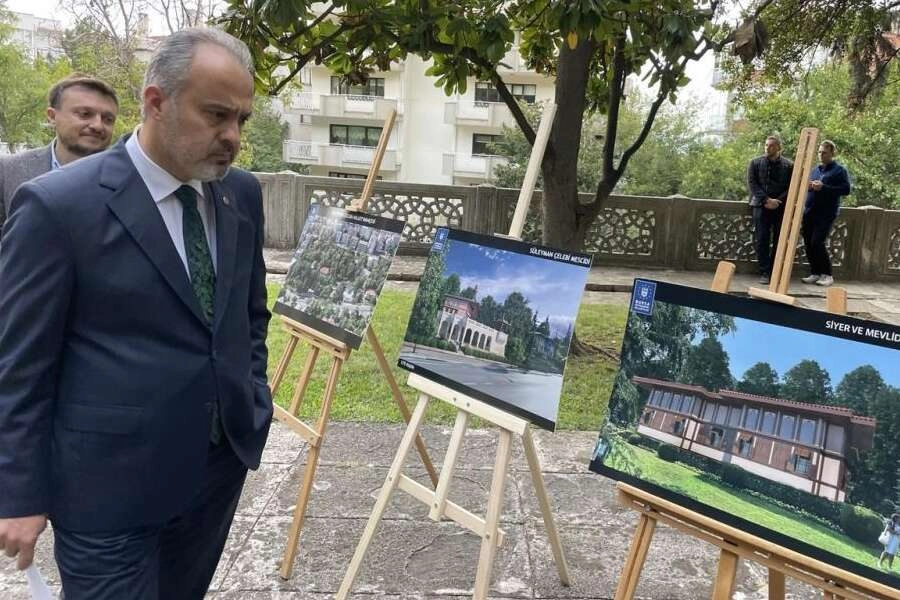 Belediye Başkanı konutunu yıkıp halka açıyor