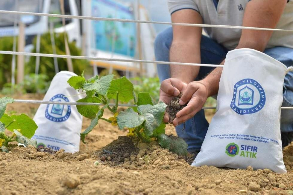 Bursa'da pazar atıkları gübreye dönüşüyor