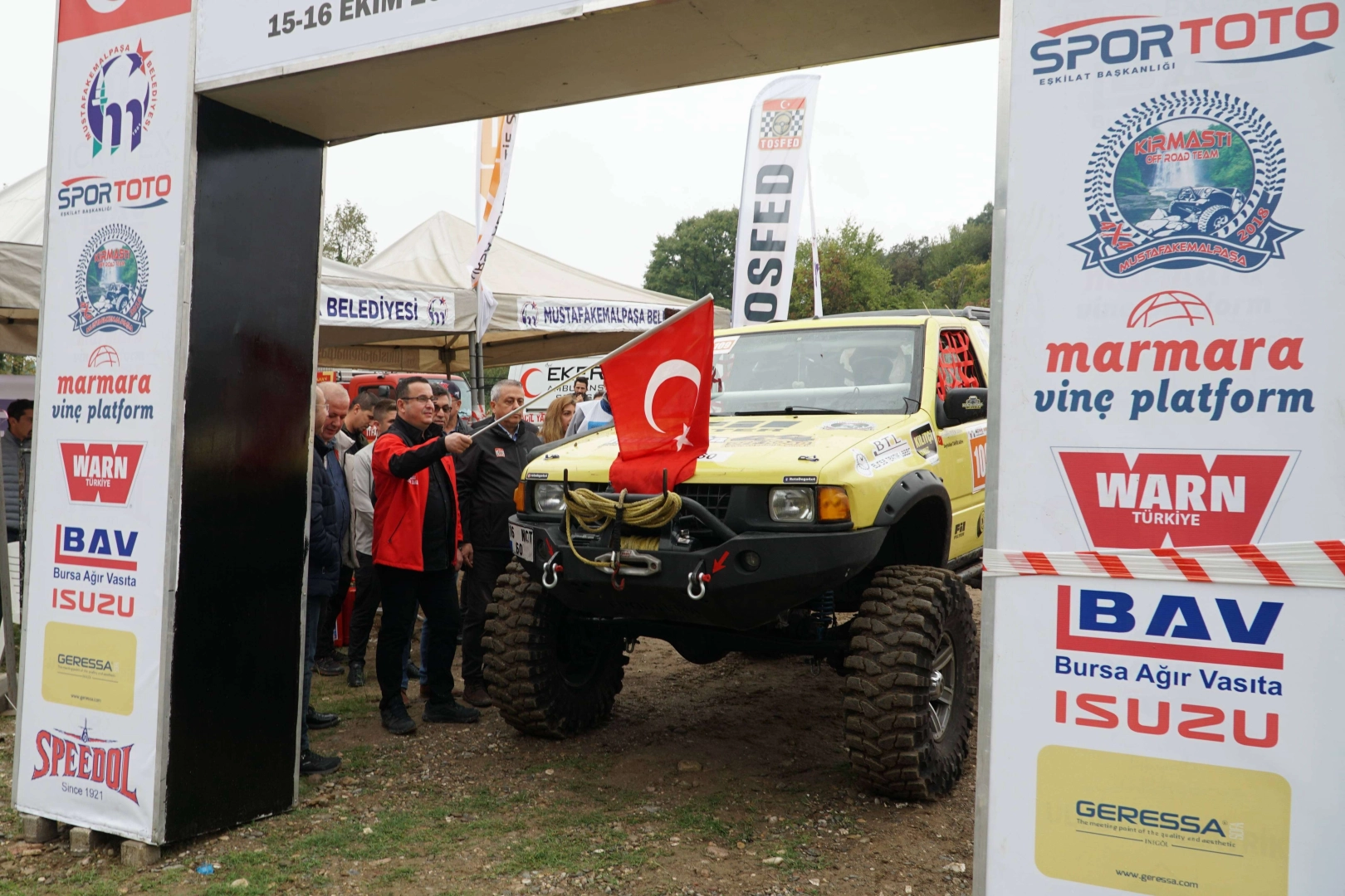 Bursa'da offroad yarışları nefesleri kesti