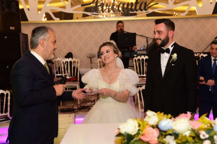 9 şahitli nikah