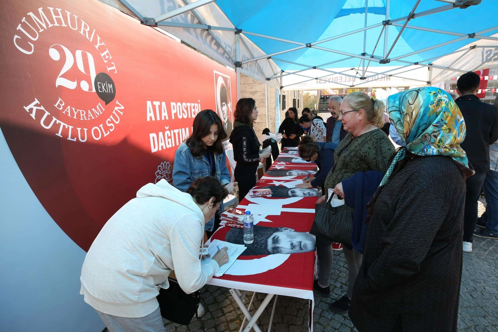 Nilüfer Belediyesi’nden vatandaşlara ücretsiz Ata posteri