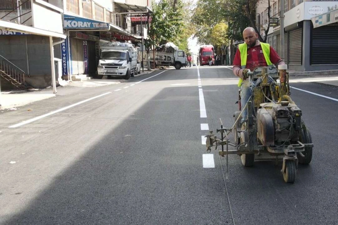 Yıldırım'ın sokaklarına 10 ayda 32 bin ton asfalt serildi