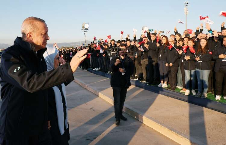 Yerli otomobil Togg banttan indi, Cumhurbaşkanı Erdoğan kullandı