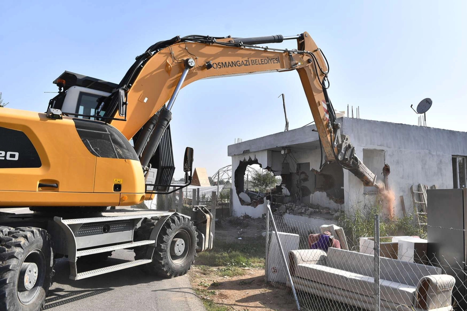 Osmangazi'de kaçak binalar yıkılıyor