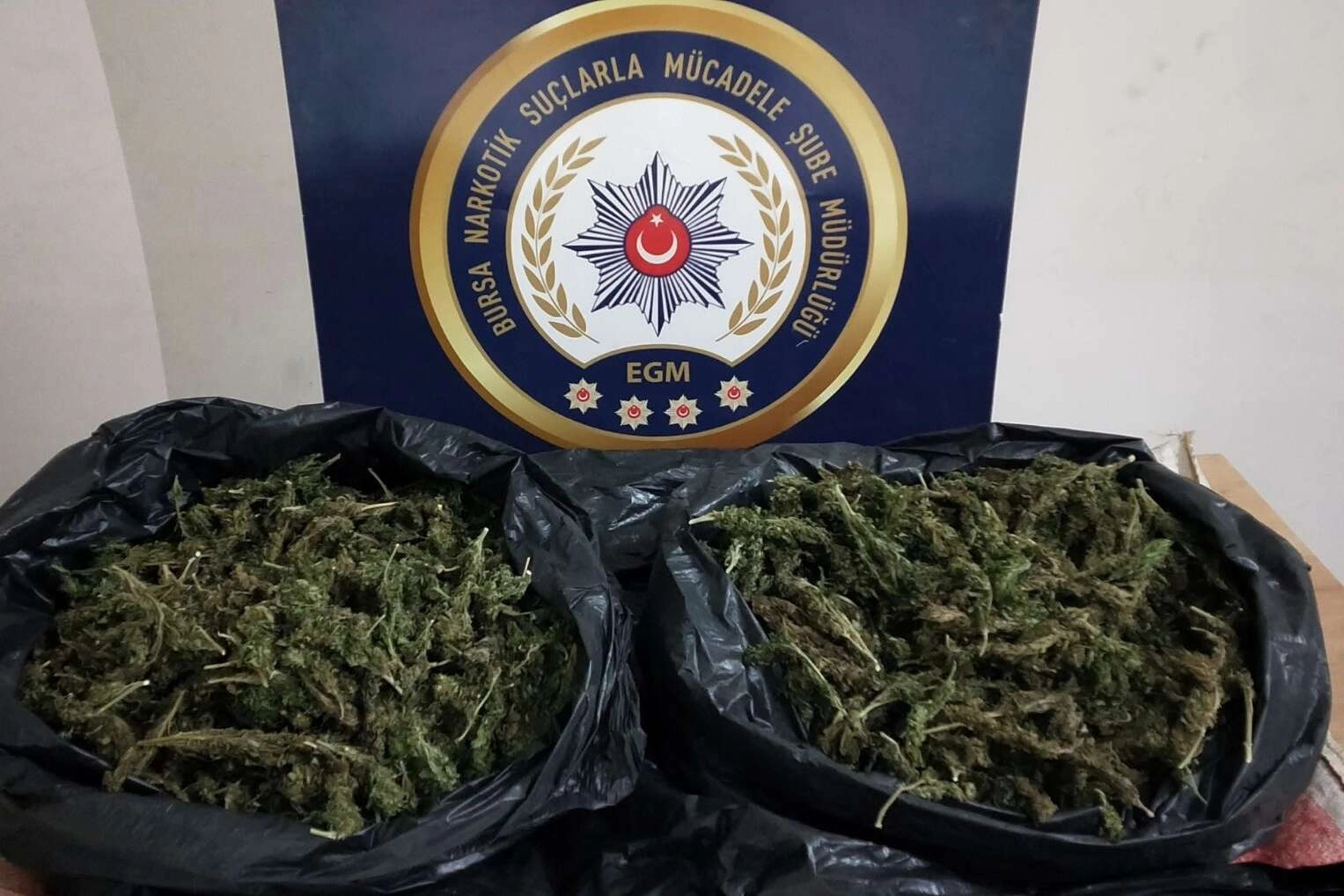 Uyuşturucu operasyonunda 2 kilo 100 gram esrar ele geçirildi, 2 kişi tutuklandı