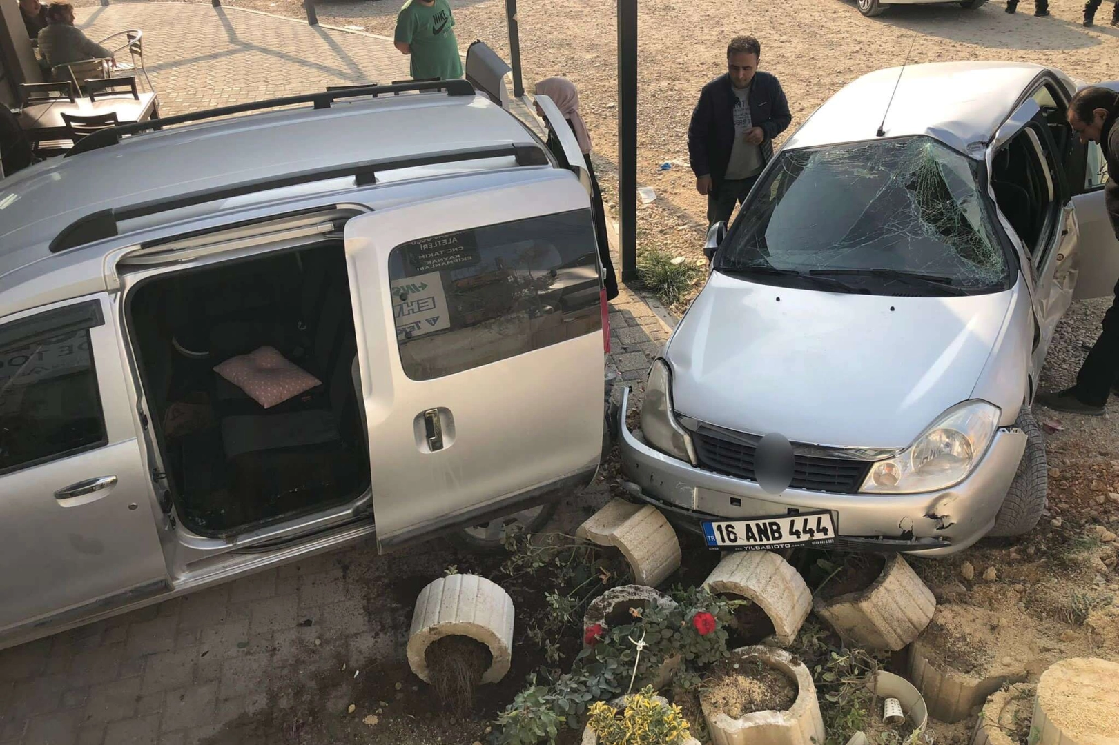 Bursa’da freni boşalan hafriyat kamyonu dehşet saçtı