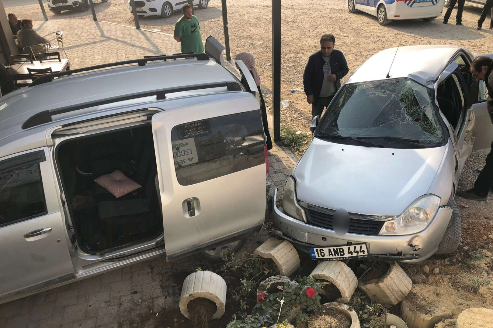 Bursa’da freni boşalan hafriyat kamyonu dehşet saçtı