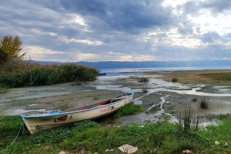 Göl çekildi, tekneler karada kaldı