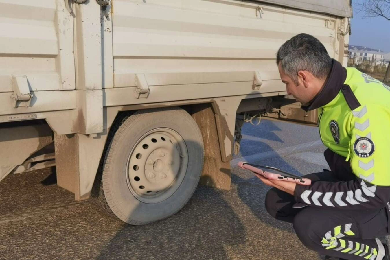 Kış lastiğinde kurallara uymayan sürücülere ceza