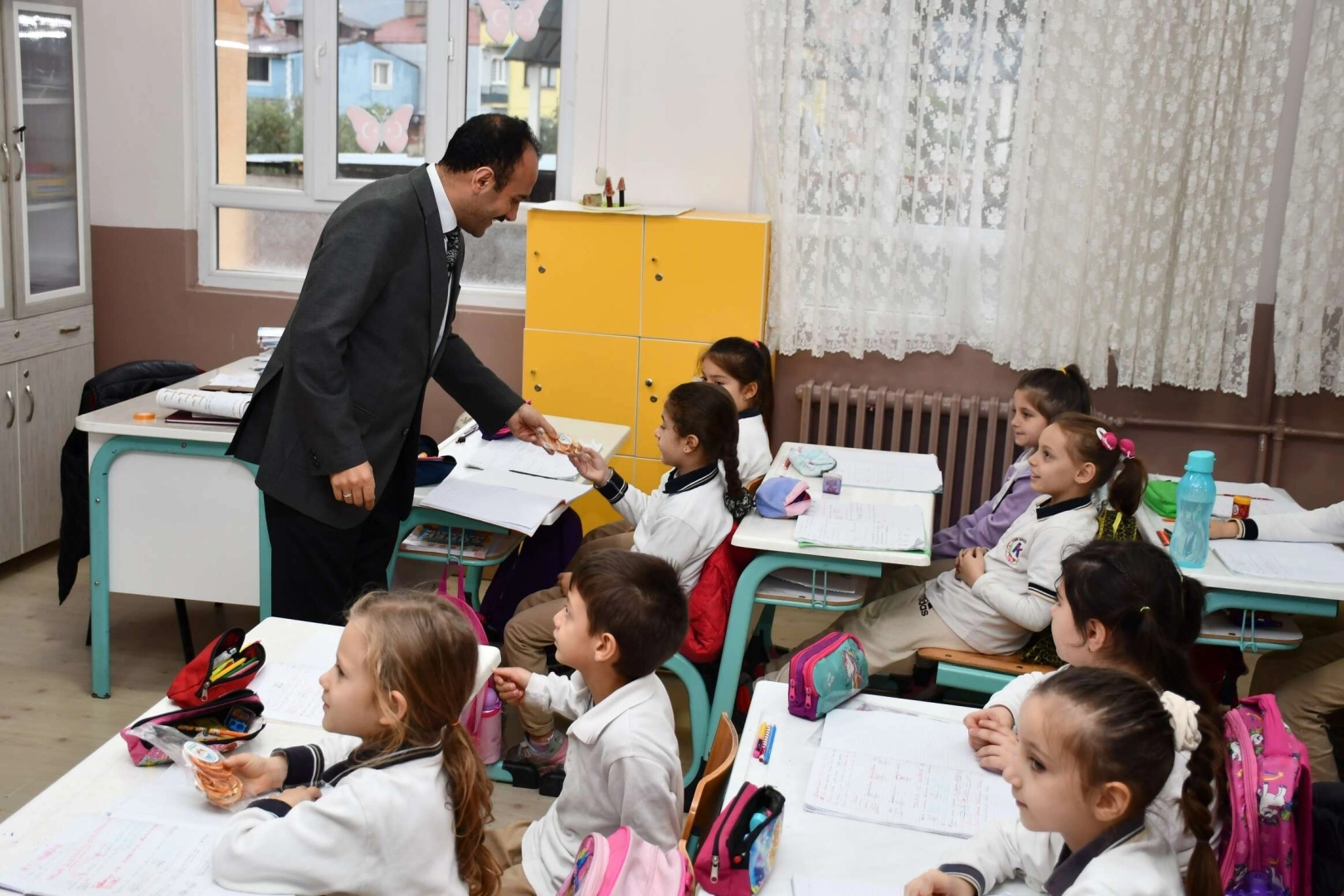 Başkan Usta’dan öğrencilere yerli malı haftası hediyesi