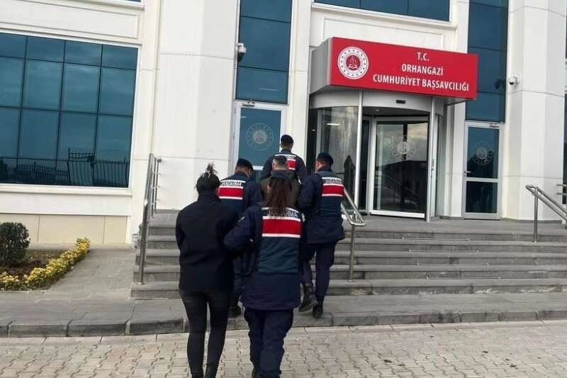 Bursa'da ev sahibinin hastanede yatmasını fırsat bildiler, evdeki altınlarını çaldılar