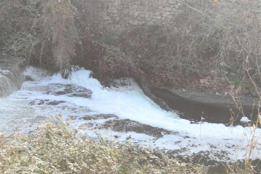 Karsak Deresi'nde şüpheli atık