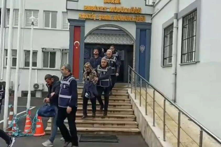 Çeşitli suçlardan hapis cezası bulunan zanlılar, şafak vakti yapılan operasyonla yakalandı