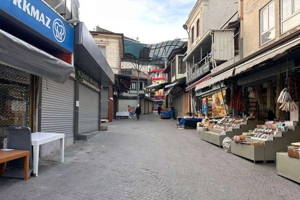 Bursa’da lodos kamelyaları parçaladı, esnaf tezgah açamadı