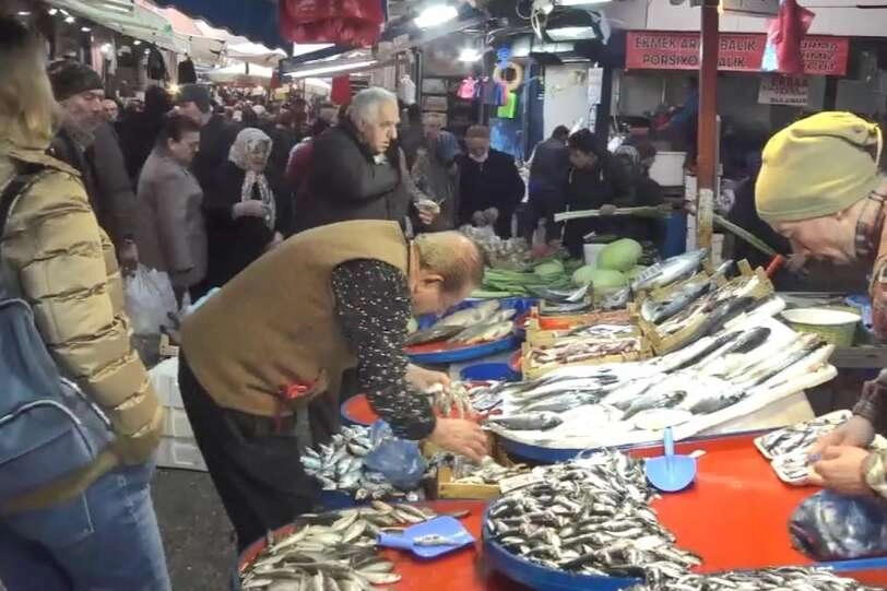 Bursa'da hamsinin kilogramı 20 liraya kadar düştü