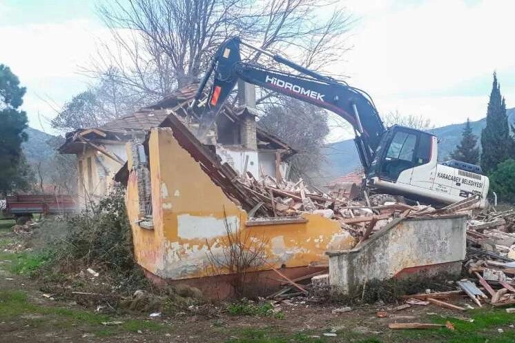 Bursa Karacabey'de metruk mesai