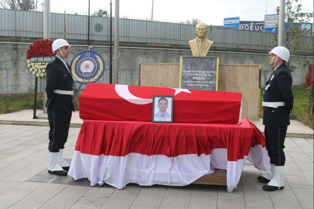 Depremde hayatını kaybeden polis memuru son yolculuğuna uğurlandı