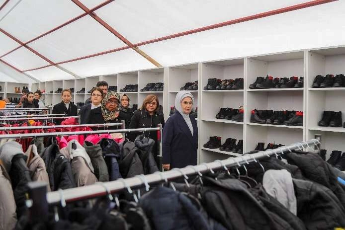 Emine Erdoğan'dan Gaziantep'te depremzedelere ziyaret