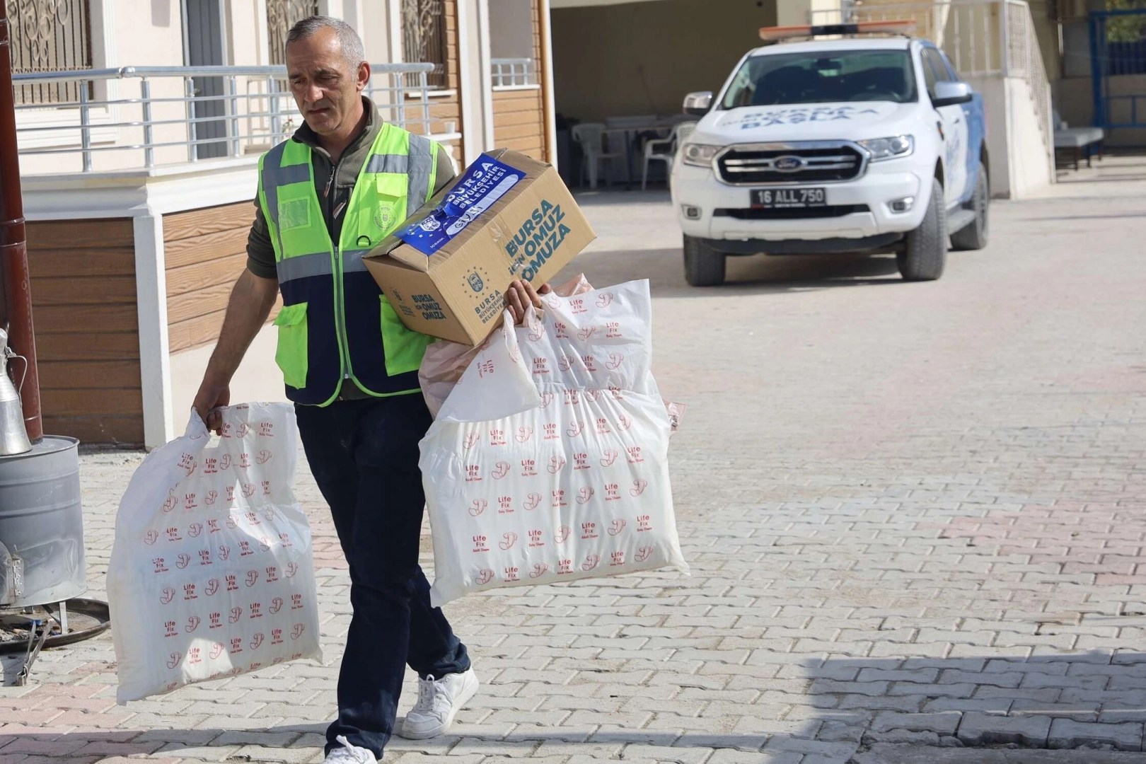 Bursa, deprem bölgesinde gönüllere dokunuyor