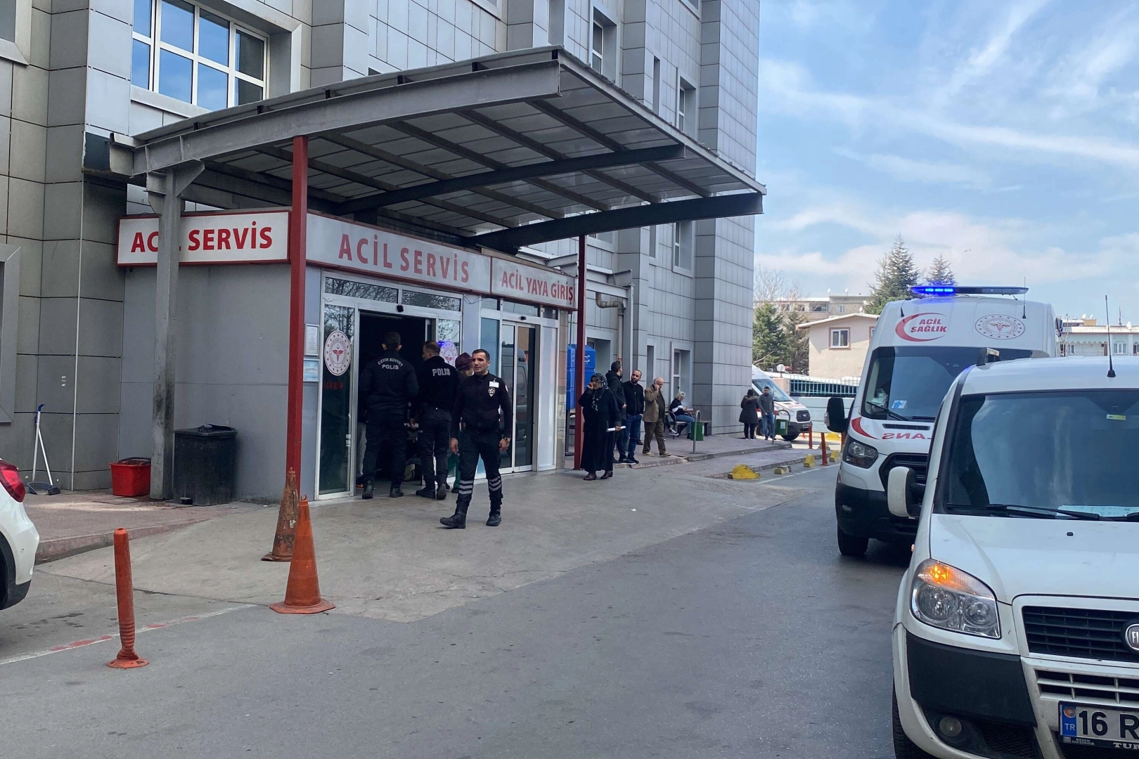 Hastanede kalan evsiz, doktor ilaç yazmayınca kendini yaktı