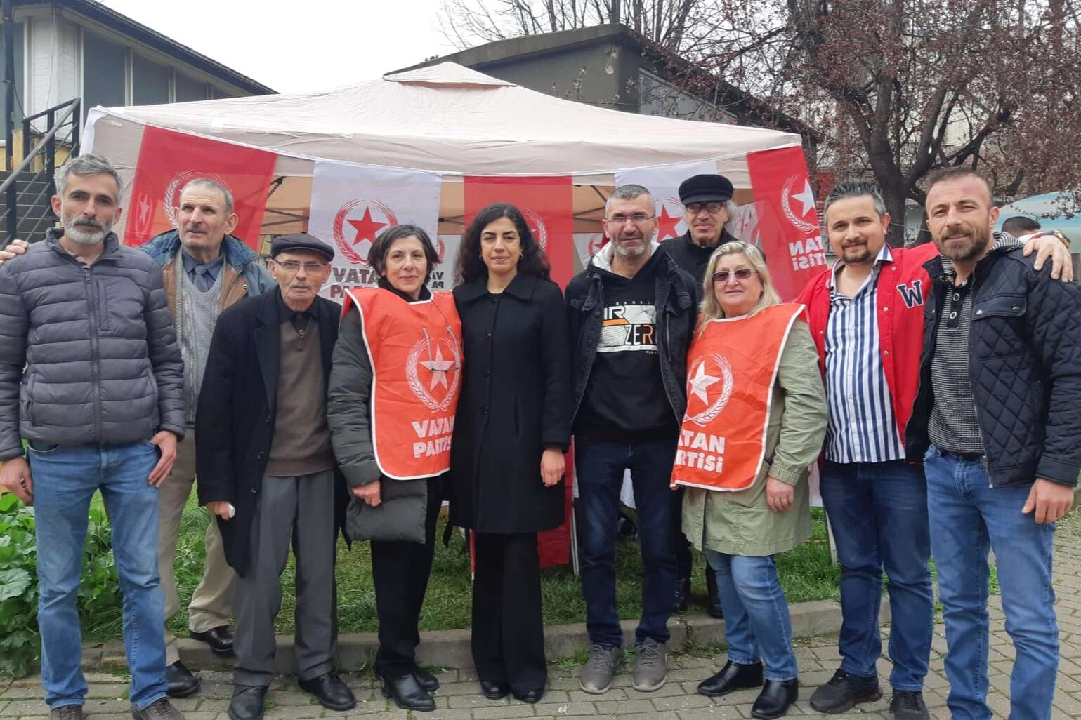 Vatan Partisi Bursa’da Seçim Kurulları Önünde 100 Bin imza çalışmasına başladı.