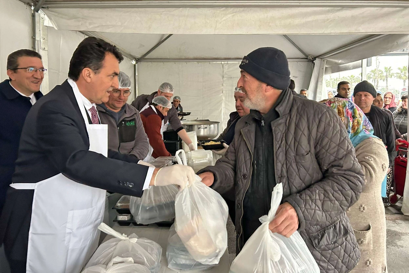 Başkan Dündar’dan vatandaşlara iftar yemeği